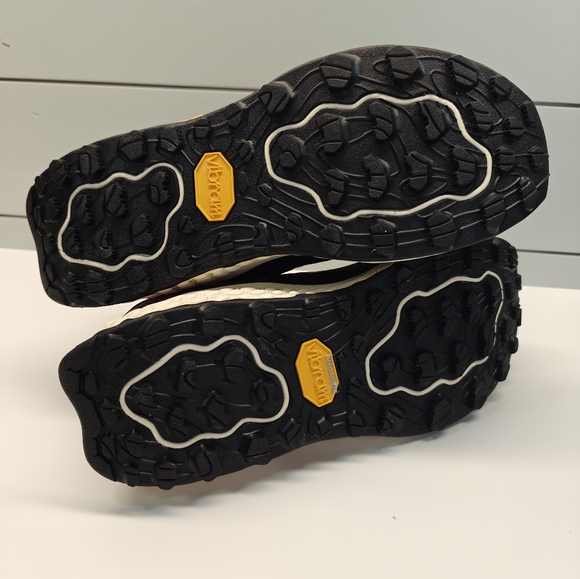 New Balance Fresh Foam Hierro V7 GTX Megagrip Trail Running Sneakers Women's 9.5 - Picture 9 of 11